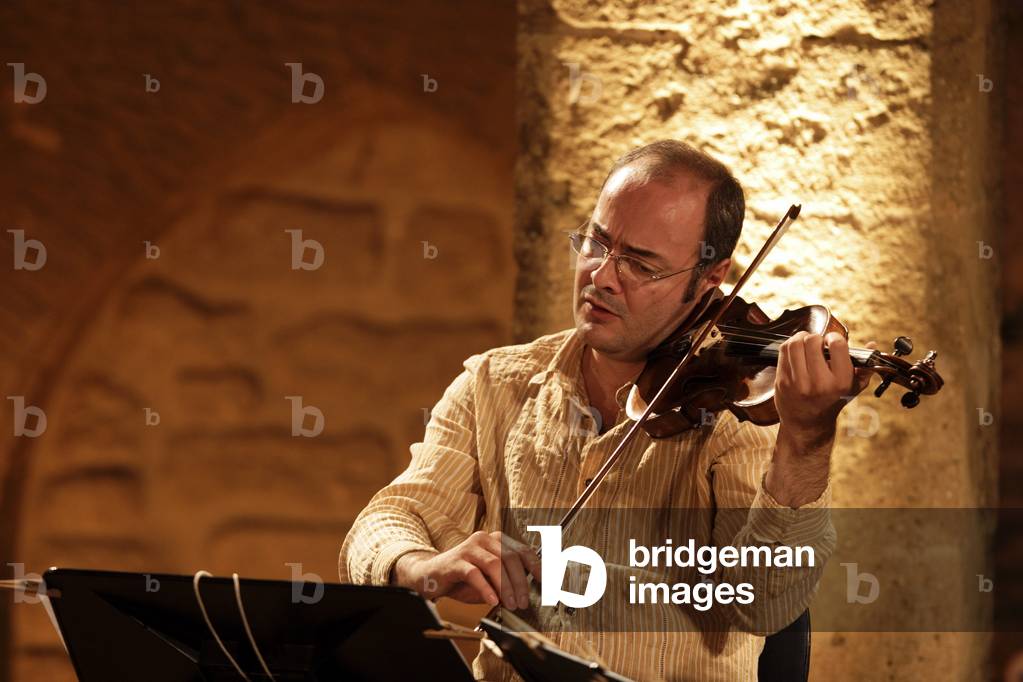 GORDAN NIKOLITCH playing violin Festival de l'Emperi, Salon de Provence Music Festival, August 2007. Serbian violinist b. 1968 -