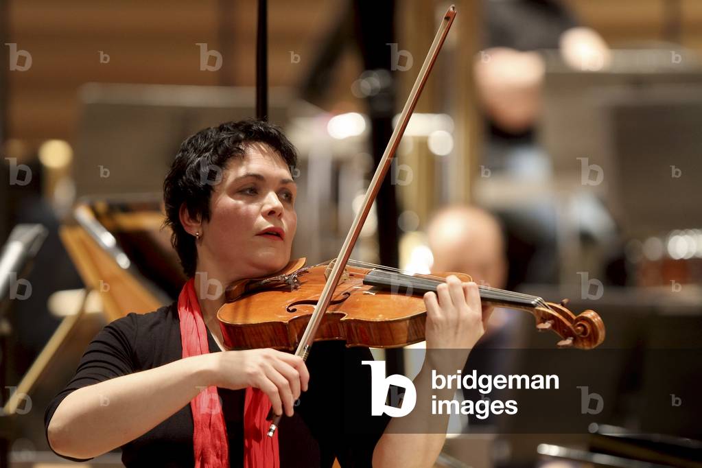 Tabéa Zimmermann playing May 2010 with Orchestre de Paris, Salle Pleyel, Paris, France. German violinist b. 1966