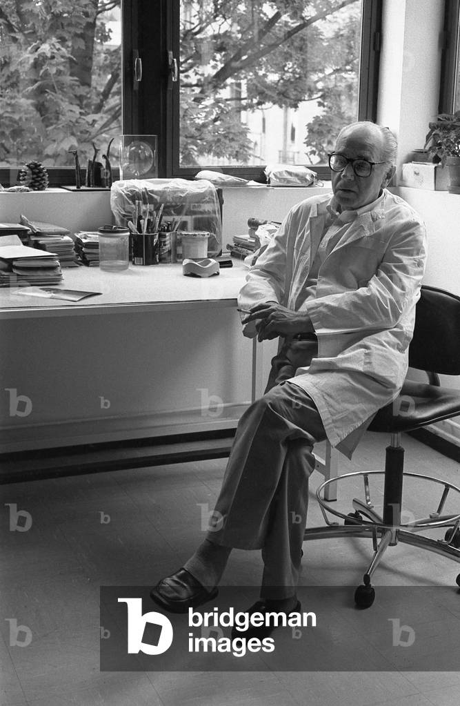 Jiri Kolar - tcheque artist and writer (1914 2002) in his parisian working place in 1983