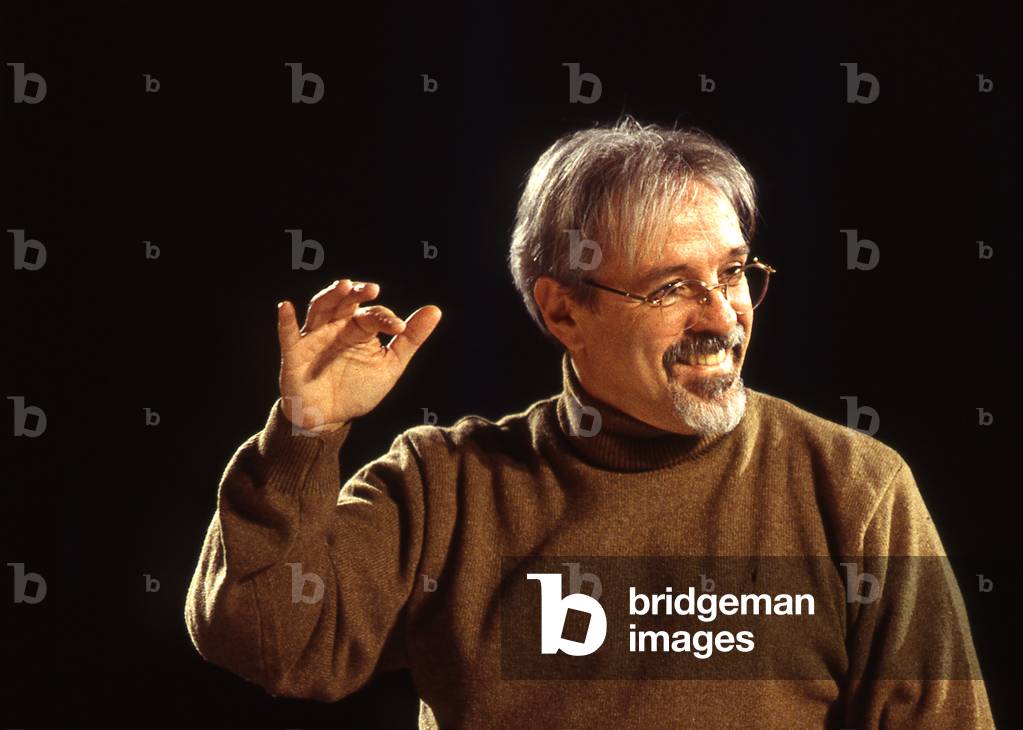 Gabriel Garrido conducting in November 2001.  Argentinian conductor