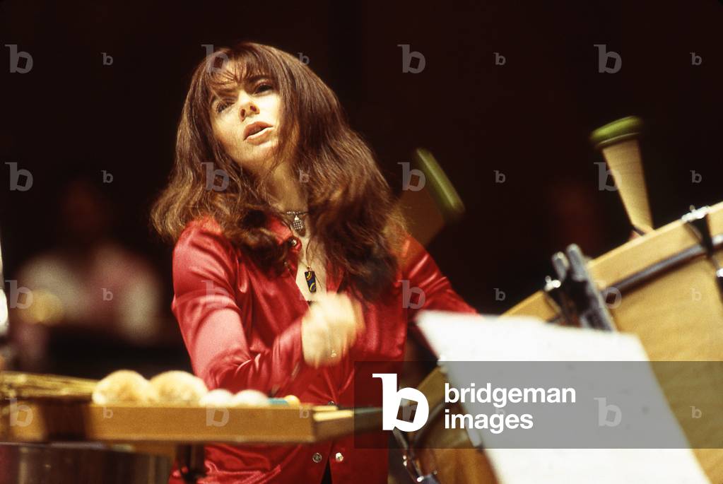 Evelyn Glennie, performing with the Orchestre de Paris. Paris, France, 1998. EG: Scottish percussionist, b July 19, 1965 -.