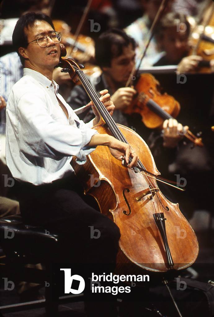 Yo Yo Ma rehearsing in Paris, France, 2003 (photo)