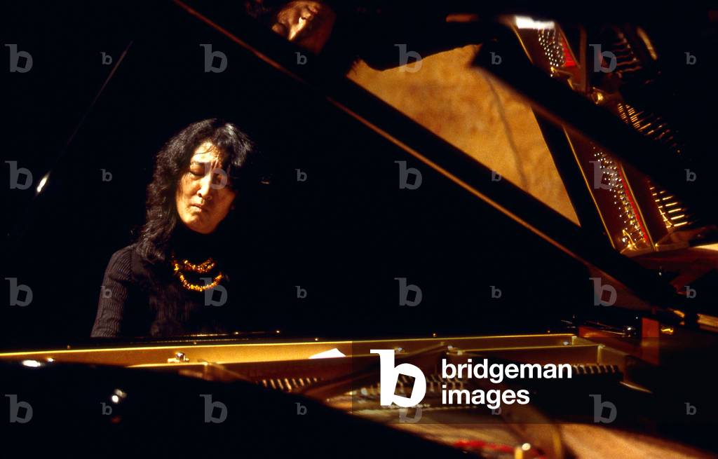 Mitsuko  Uchida - Japanesse classical pianist. B. 20 December 1948. Paris, 1998