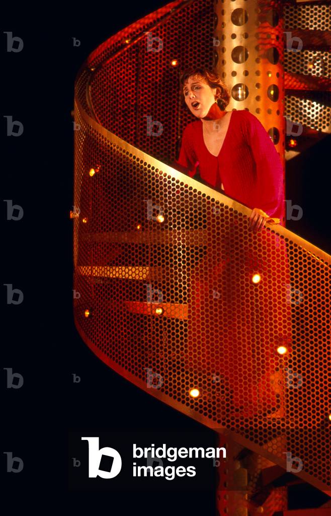 Dawn Upshaw - American Soprano singing in L'Amour De Loin. Opera by Kaija Saariaho, Finish composer. B. 1952. Theatre du Chatelet, Paris, 2001