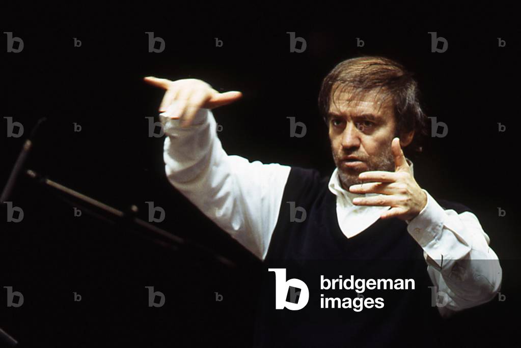Valery Gergiev conducting the Orchestre de Paris at the Théâtre du Châtelet, Paris, France - December 2004.  Russian conductor, b. 2 May 1953
