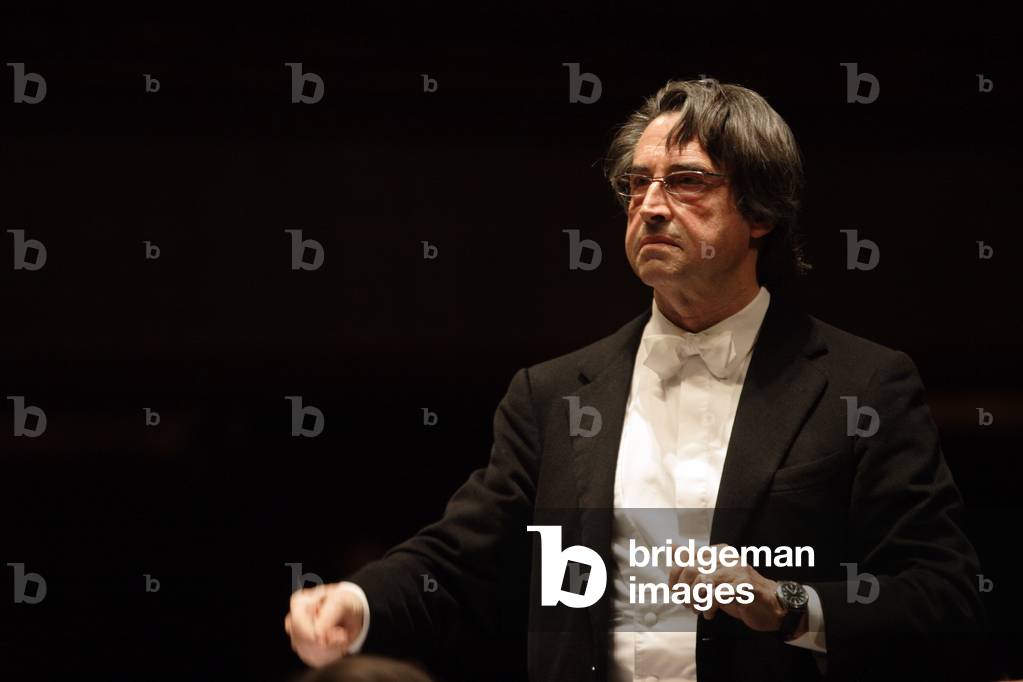 Riccardo Muti performing with the Vienna Philharmonic at the Theatre des Champs Elysees, Paris, March 2008. Italian conductor born 28 July 1941.