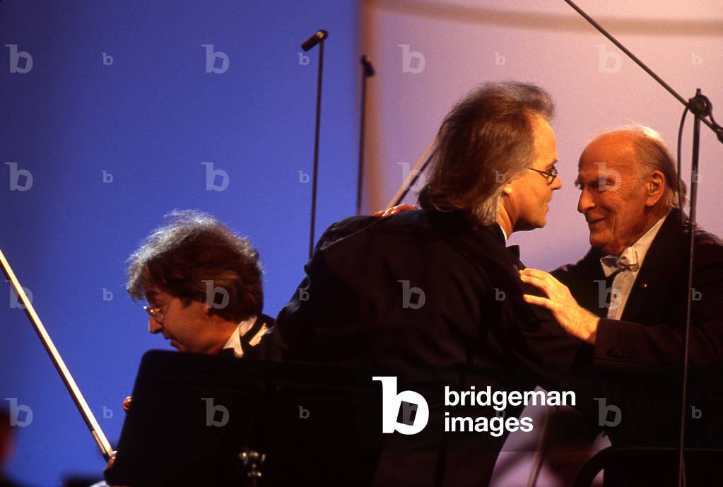 Yehudi Menuhin - American violinist did 22 04 1916, died 12 03 1999. Music victories 1999 with violinist Pierre Amoyal, in the background, and violinist Augustin Dumay