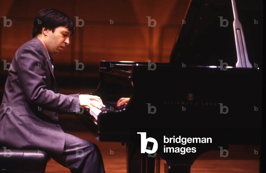 Murray Pérahia, - American pianist born in 1947 in Paris, Salle Pleyel in 1986