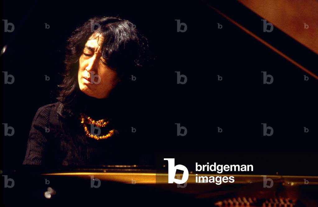 Mitsuko  Uchida - Japanesse classical pianist. B. 20 December 1948. Paris, 1998