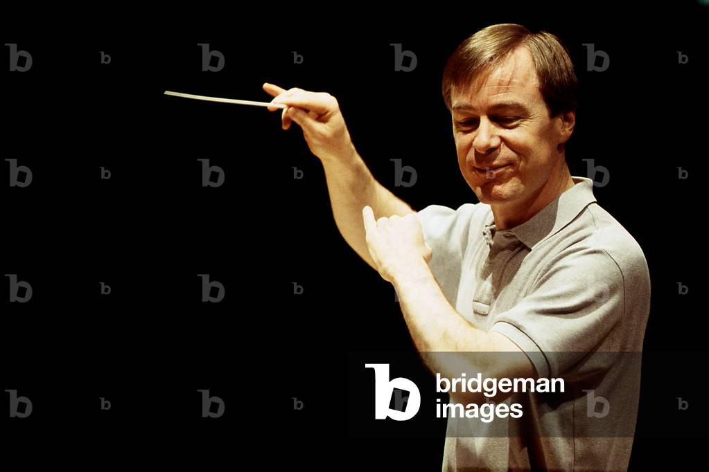 David Robertson American conductor, conducting in October 2001, at La Cité de la Musique - Paris