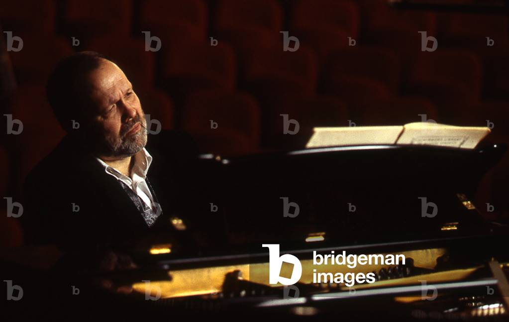 Jean-Claude Pennetier - portrait of the French pianist performing in December 1999.