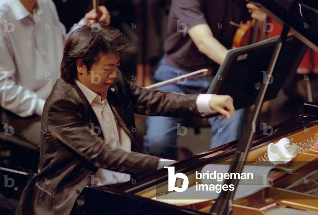 Lang Lang performing with the Orchestre de Paris in September 2005. Chinese pianist, b. 1982