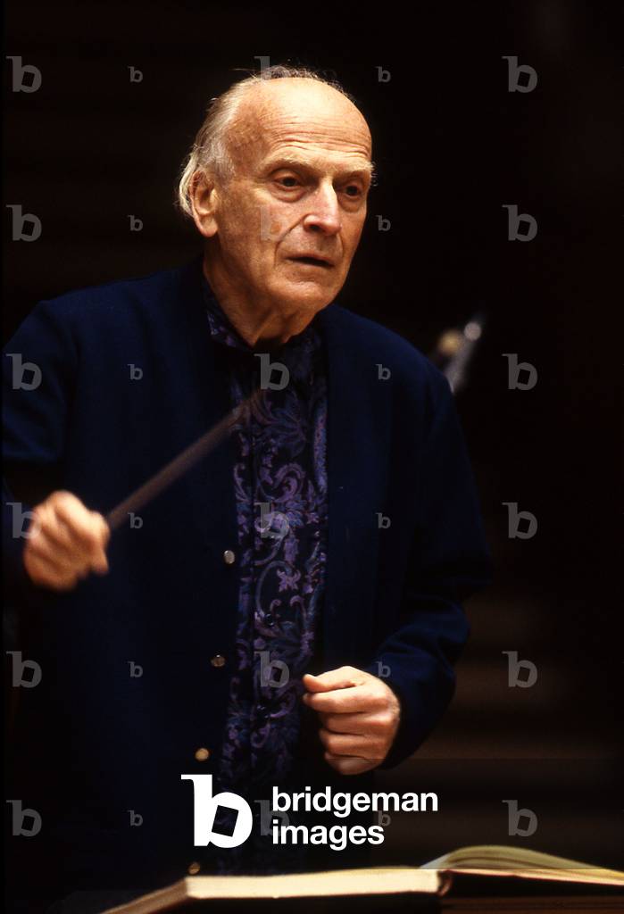 Yehudi Menuhin. American violinist and conductor, did not 22 04 1916 and died 12 03 1999. in repetition with the Orchestre National de France in 1993