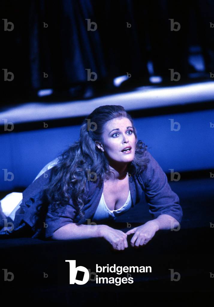 June Anderson in La Sonnambula at the Theatre des Champs Elysées, 1989 (photo)