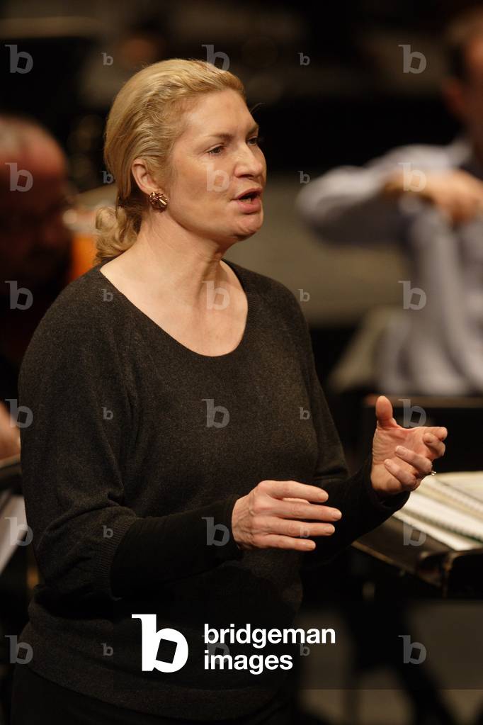 Annick Massis performing in Paris, France, 2009 (photo)