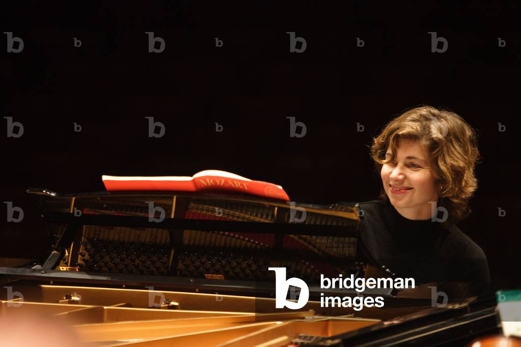 Elena Rozanova - performing with the Camerata Ireland at the Theatré des Champs Elysees, Paris 29 January 2008. Ukrainian pianist, b. 23 March 1969.