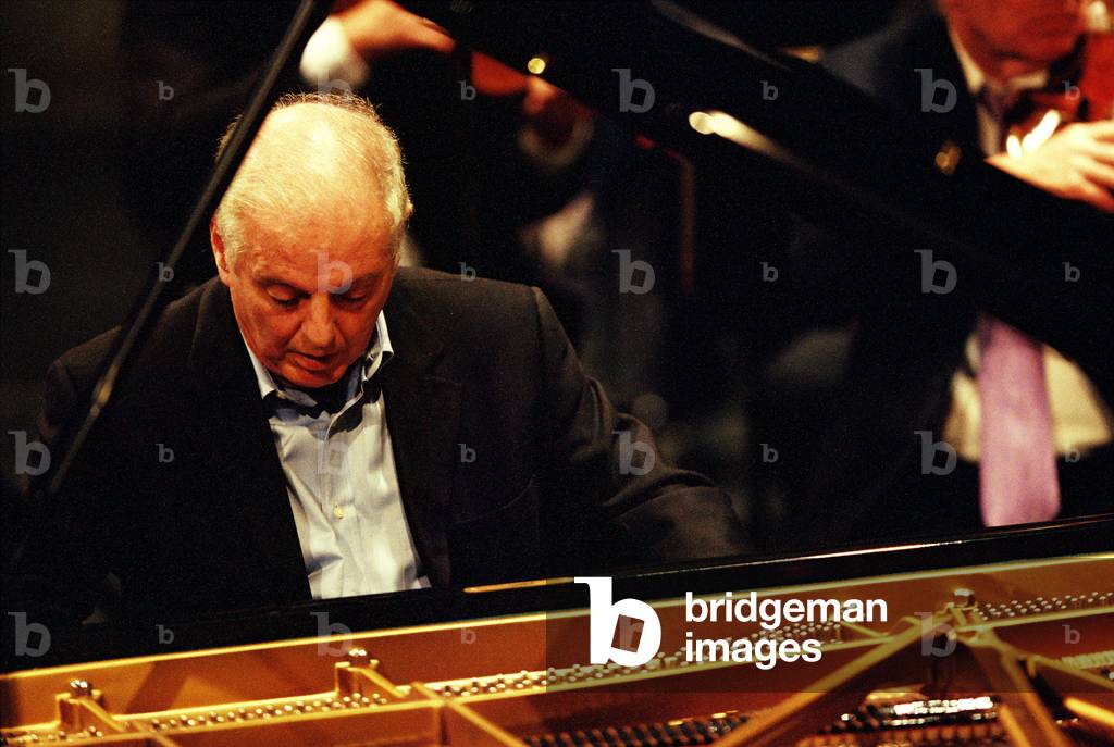 Daniel Barenboim at the piano, Paris, June 2005. At the Théâtre du Châtelet. Israeli-Argentian pianist and conductor  born 15 November 1942 -