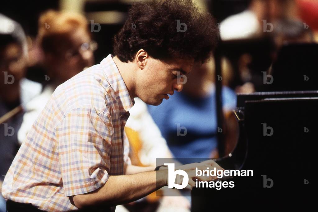 Evgeny Kissin performing in Paris, France, 2002 (photo)