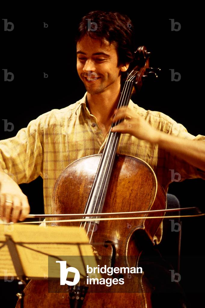Jean Guihen Queyras - portrait of the french cellist born in 1967 - Paris 09 1999