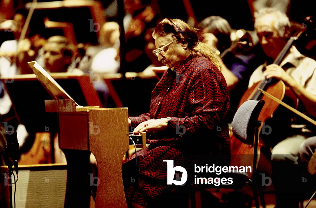 Jeanne Loriod at the Salle Pleyel, Paris, 2000 (photo)