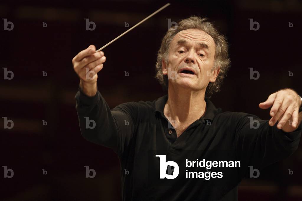 Jean-Claude Casadesus rehearsing in Paris, France, 2006 (photo)