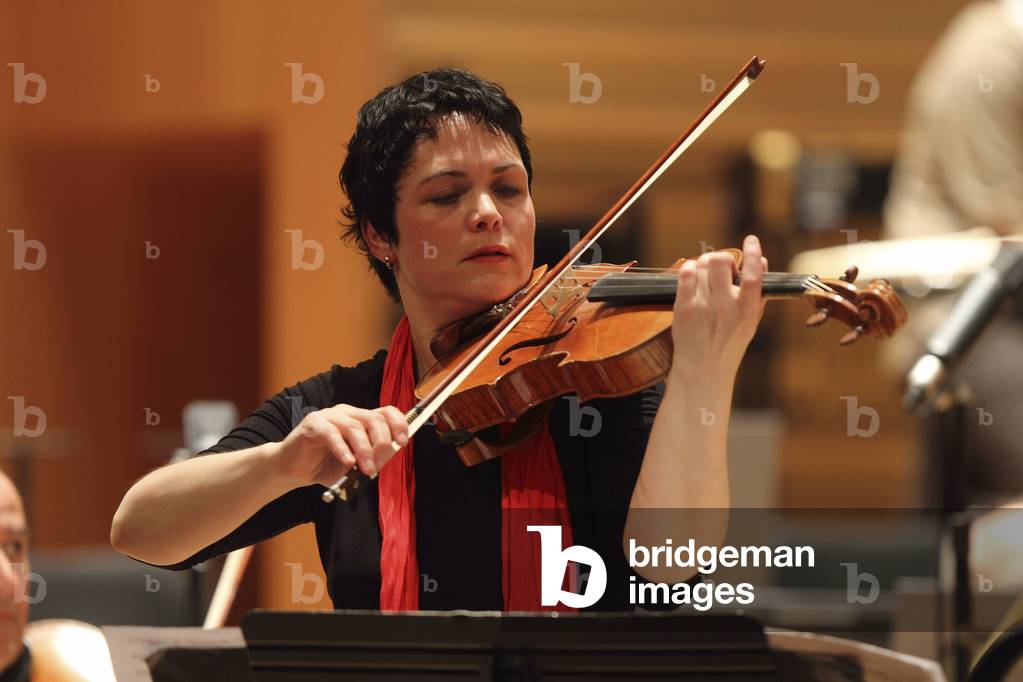 Tabéa Zimmermann in May 2010 rehearsing with Orchestre de Paris, Salle Pleyel, Paris, France.  German violinist b. 1966