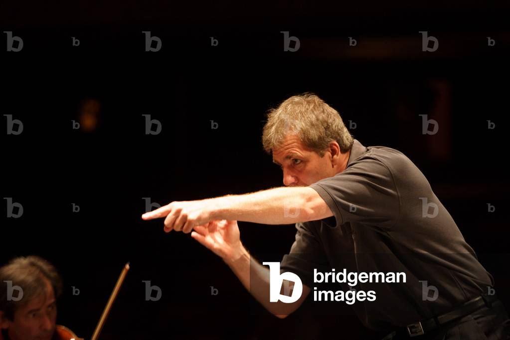 Thierry Fischer with Ensemble Orchestral de Paris, 2008 (photo)
