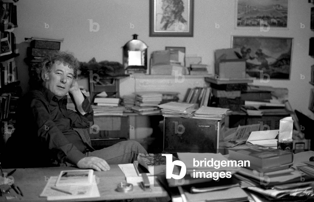 Seamus Heaney at his home in Dublin, 1983. Irish poet b. 13 April 1939.