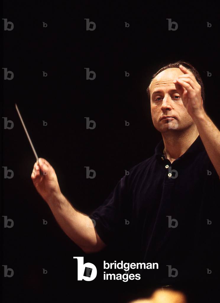 Paavo Jarvi - portrait of the Estonian conductor, conducting in Paris, June 2002. b. 1962