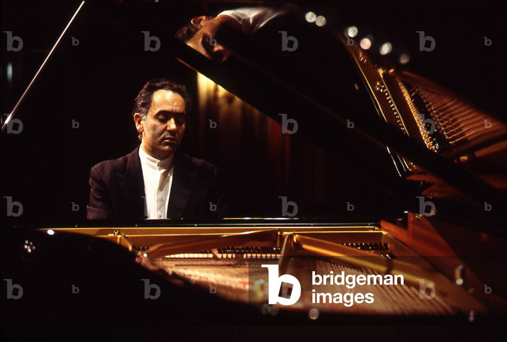 Abdel Rahman El Bacha - portrait of the Lebanese pianist in concert, January 2001. b. 23 October 1958.