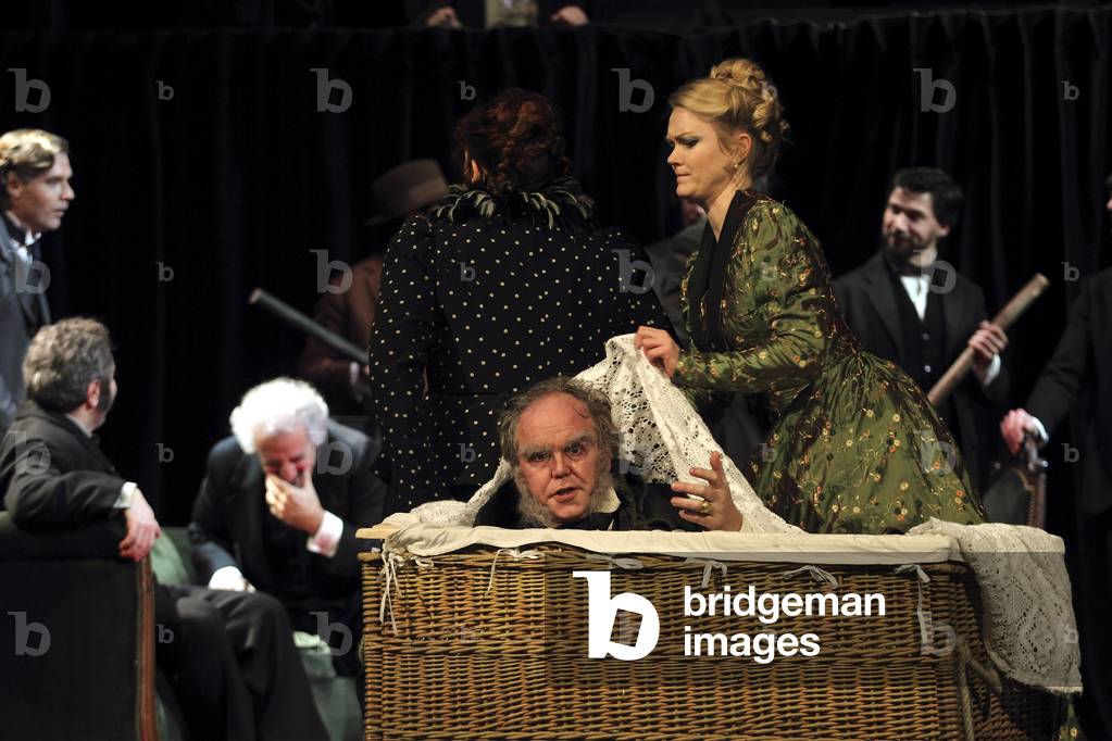 Anthony Michaels-Moore and Caitlin Hulcup performing in Paris, France, 2010 (photo)