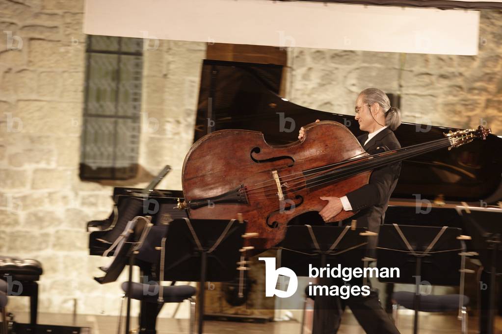 YASUNORI KAWAHARA carrying  double bass Festival de l'Emperi, Salon de Provence Music Festival, August 2007. Japanese double bassist.