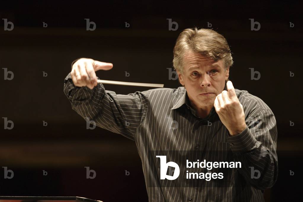 Mariss Jansons performing in Paris, France, 2007 (photo)