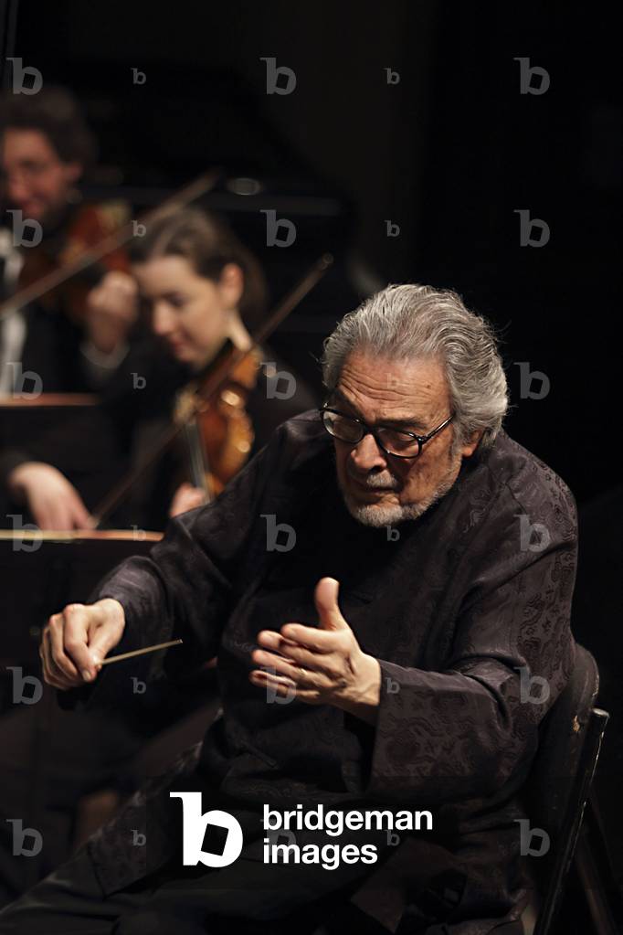 american conductor and pianist born in 1928 - Paris - Opéra Comique le 11 02 2012 conducting l'Orchestre Philaharmonique de Radio France