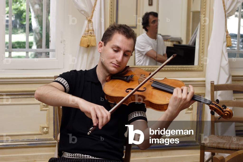 Antoine Tamestit - French viola player born in 1979, rehearsing with the French pianist, Eric LeSage,. Salon de provence, Festival de l'Empéri 2007