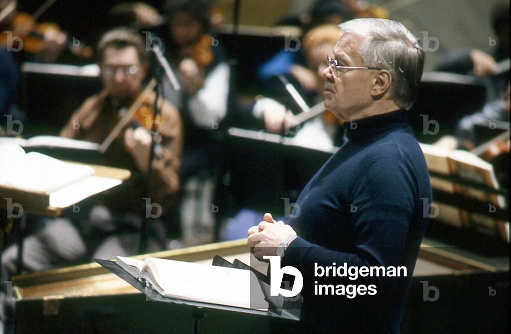 Dietrich Fischer-Dieskau rehearsing in Paris, France, 1988 (photo)