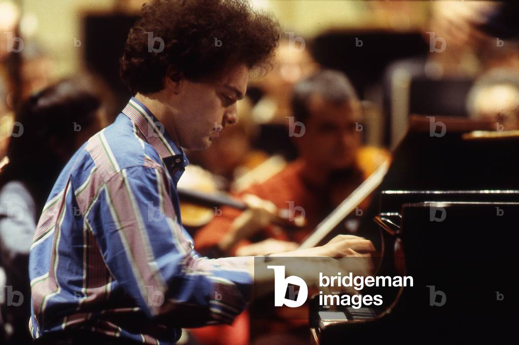Evgeny Kissin performing in Paris, France, 1999 (photo)