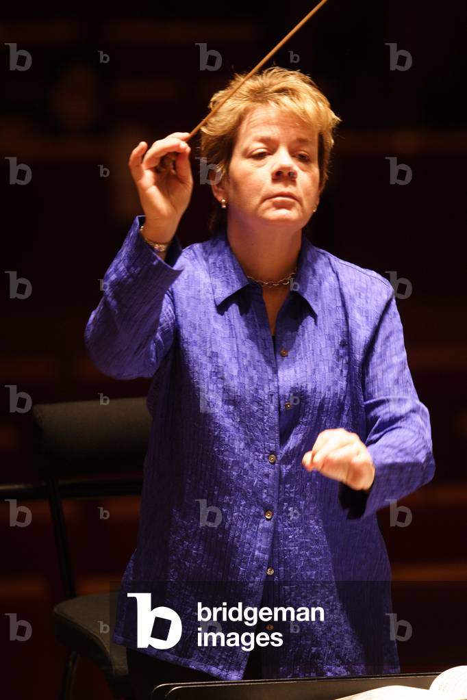 Marin Alsop conducting Orchestre de Paris at Salle Pleyel January 2008. American conductor,b. 16 October 1956