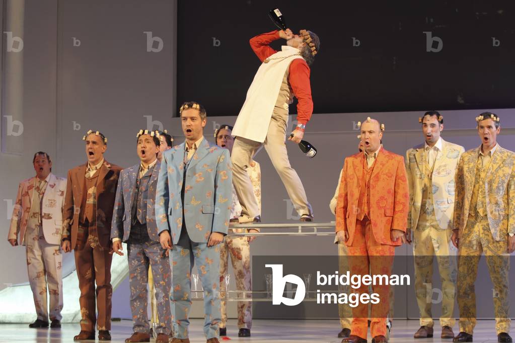Pietro Spagnoli and other cast members on stage in Paris, France, 2010 (photo)
