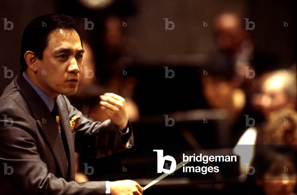Eiji Oue portrait of the Japanese conductor born 3 10 1957, performing with the Orchestre philharmonique de Radio France - Paris 02 1998