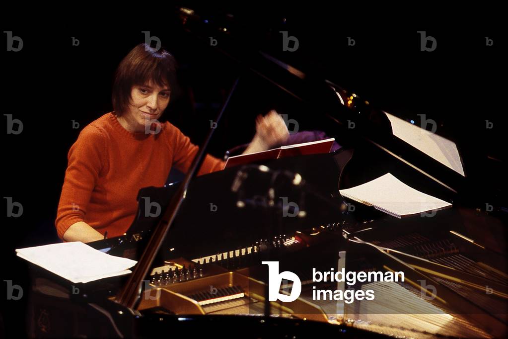 Claire Désert (b. 1967), French pianist, 2001