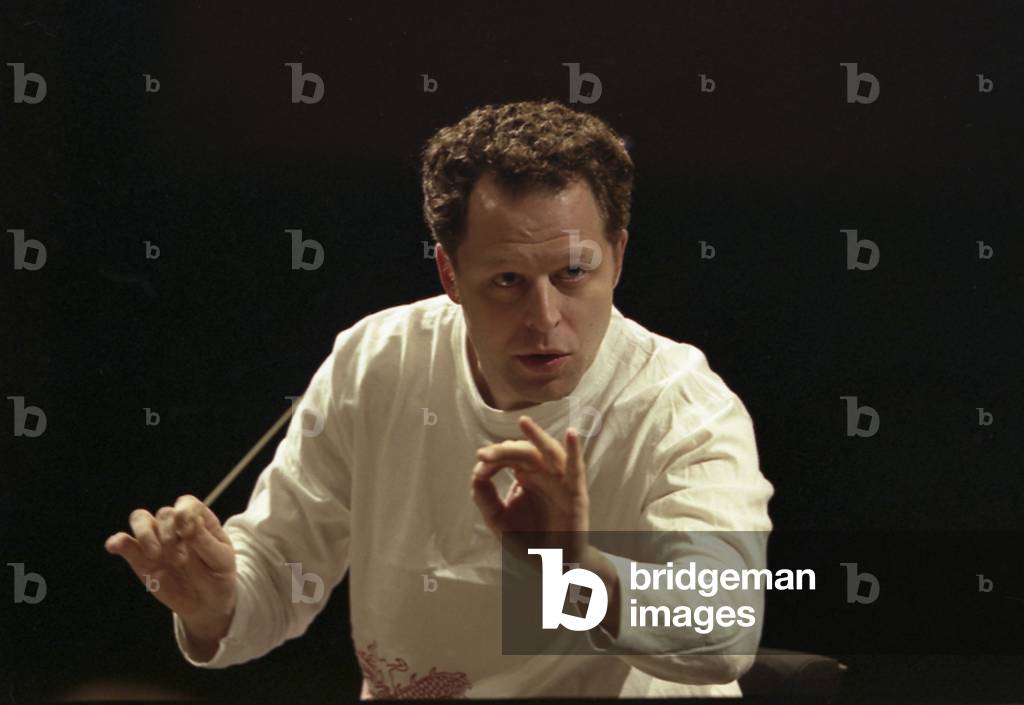 John Axelrod - portrait of the American conductor, conducting the Orchestra of Paris, Paris, 29 April 2005. b. 1966