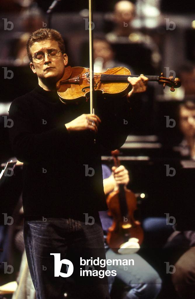 Christian Tetzlaff - German violinist performing with the 'Orchestre de Paris', Paris, France, March 2004. b. 24 April 1966.