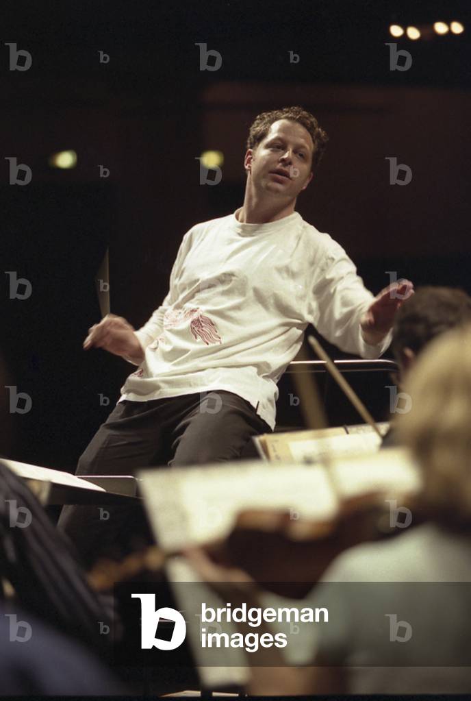 John Axelrod - portrait of the American conductor, conducting the Orchestra of Paris, Paris, 27 April 2005. b. 1966.