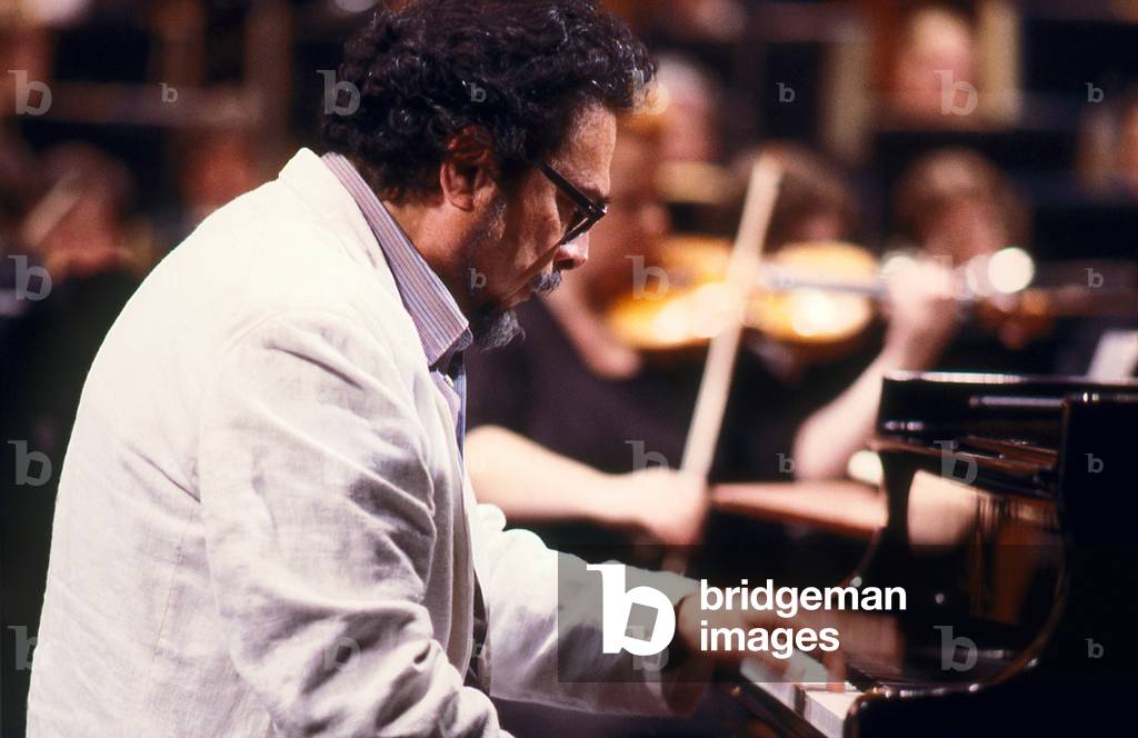 Leon Fleisher at the piano, Paris 1986. American pianist born 1928 -