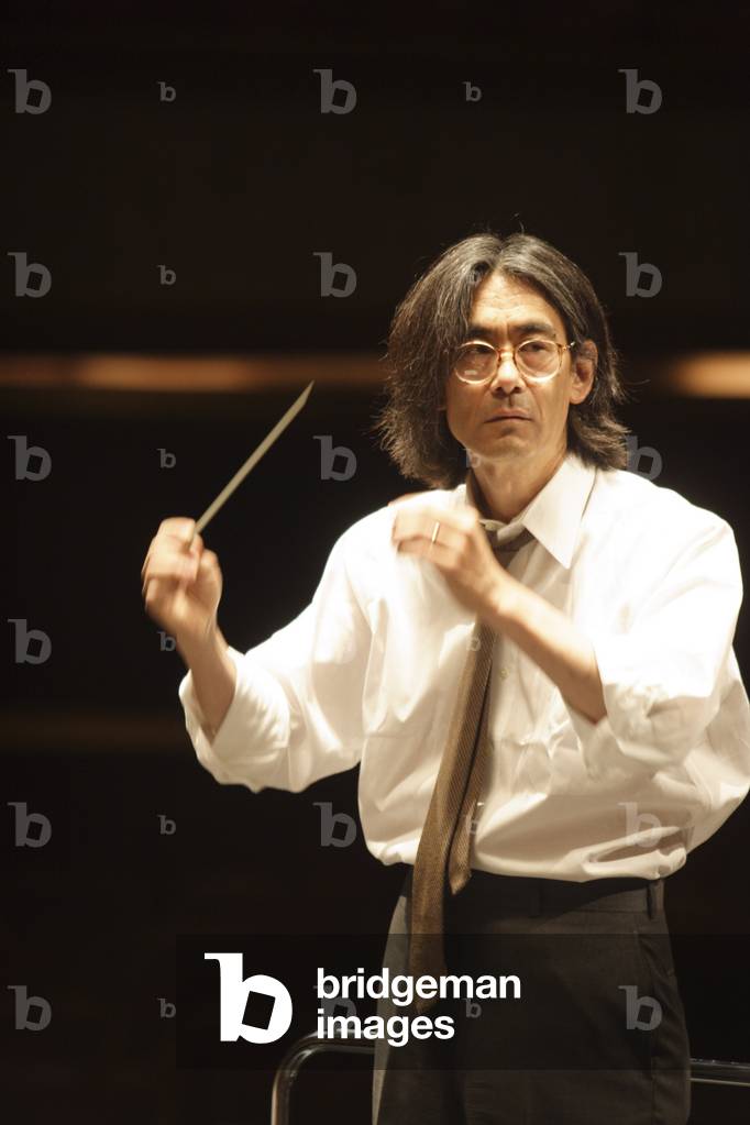 Kent Nagano conducting the Bavarian State Orchestra at the Théâtre des Champs Elysées, Paris, 26 September 2006.  American conductor, b. 1951.