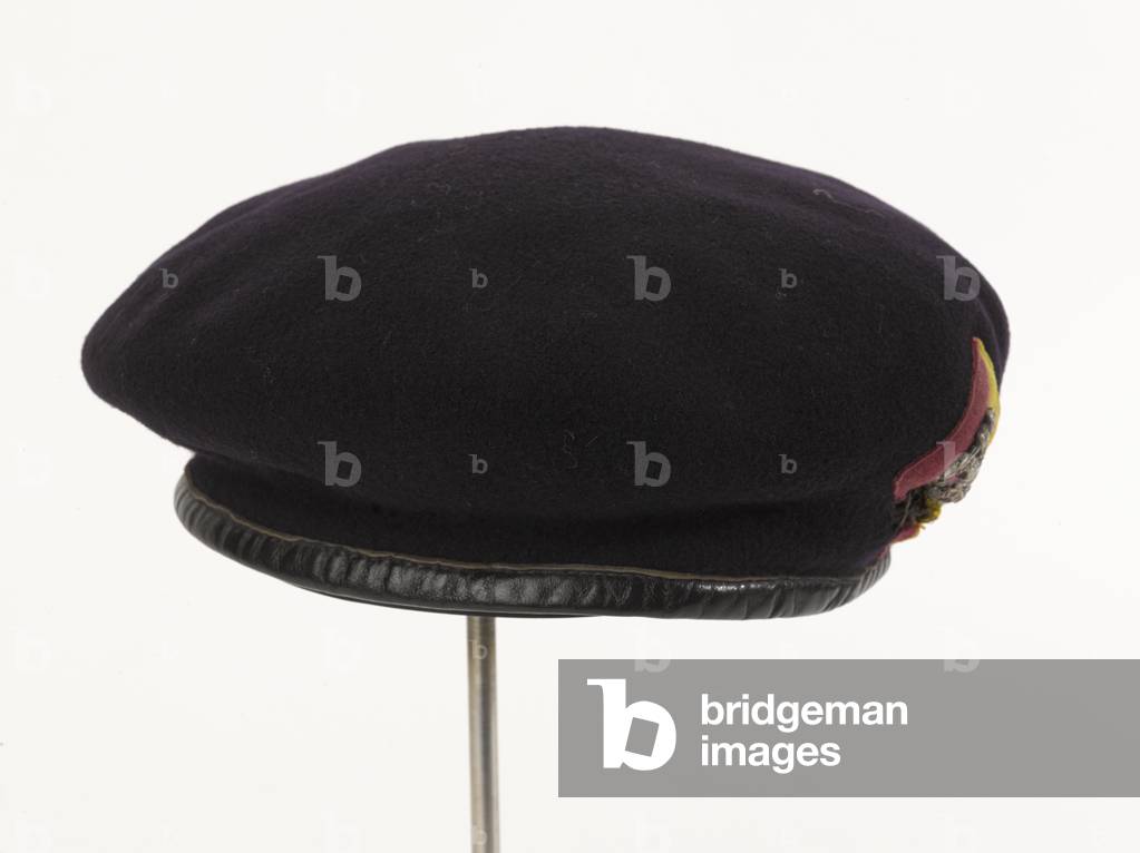 Officers beret with cap badge, 1955 circa (fabric)