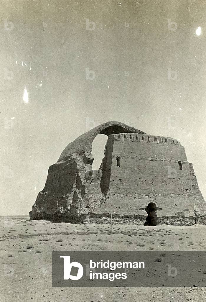 The Archway of Ctesiphon, Mesopotamia, 1919 circa (b/w photo)