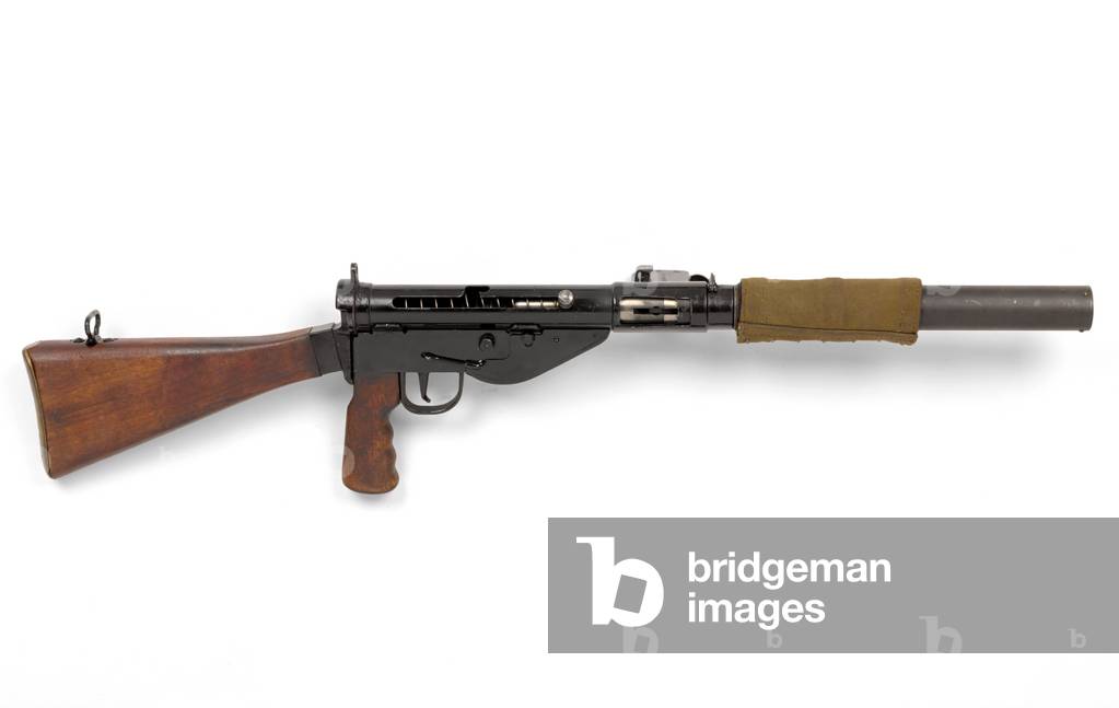 Sten Mk VI silenced 9 mm sub machine gun, c.1945 (sub machine gun, Sten, 9 mm Mk VI silenced)