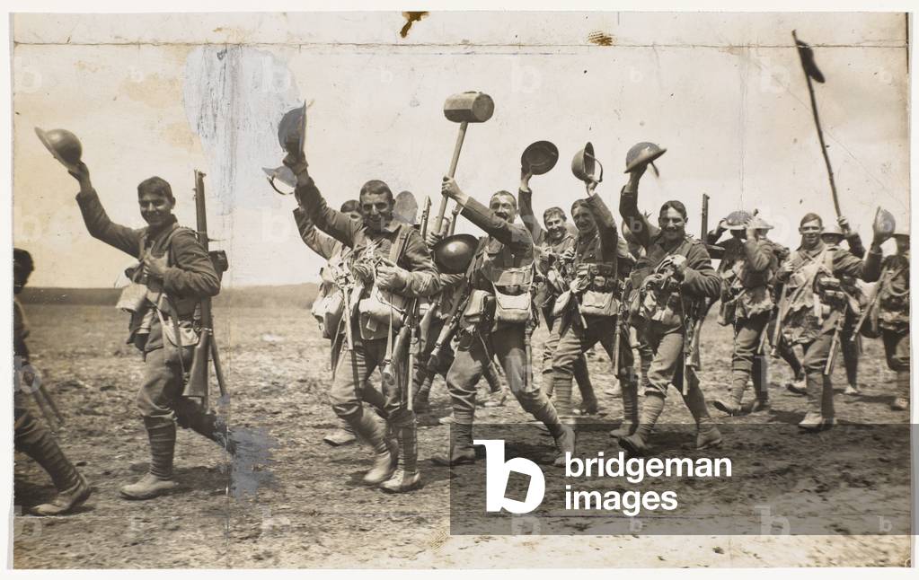 4th Battalion, The Worcestershire Regiment, marching to the trenches, Acheux, 28 June 1916

 (b/w photo)